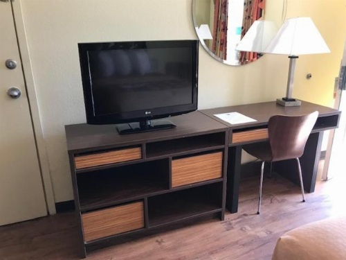 Super 8 by Wyndham Fayetteville image 8